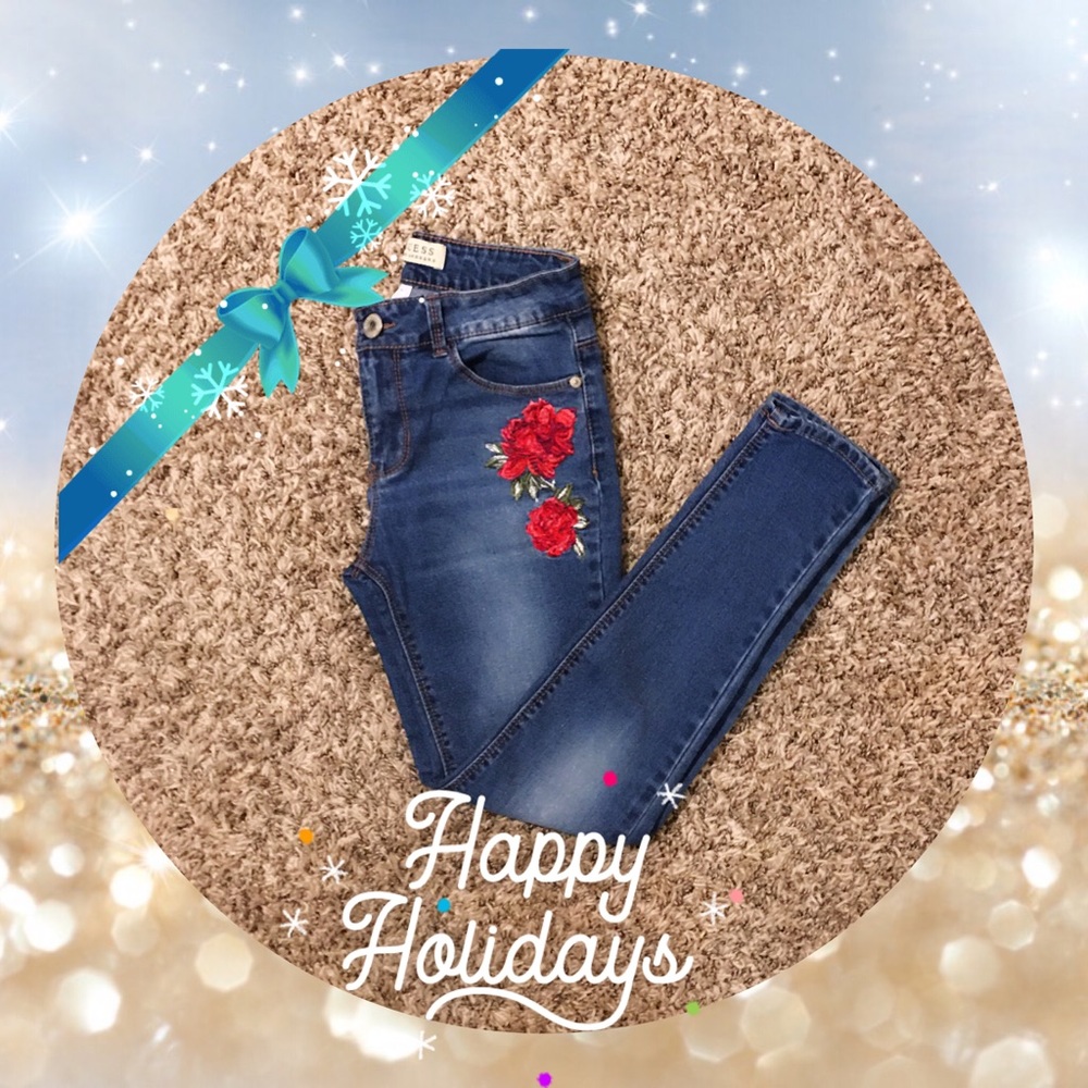 SHIPS TOMORROW Guess Jeans